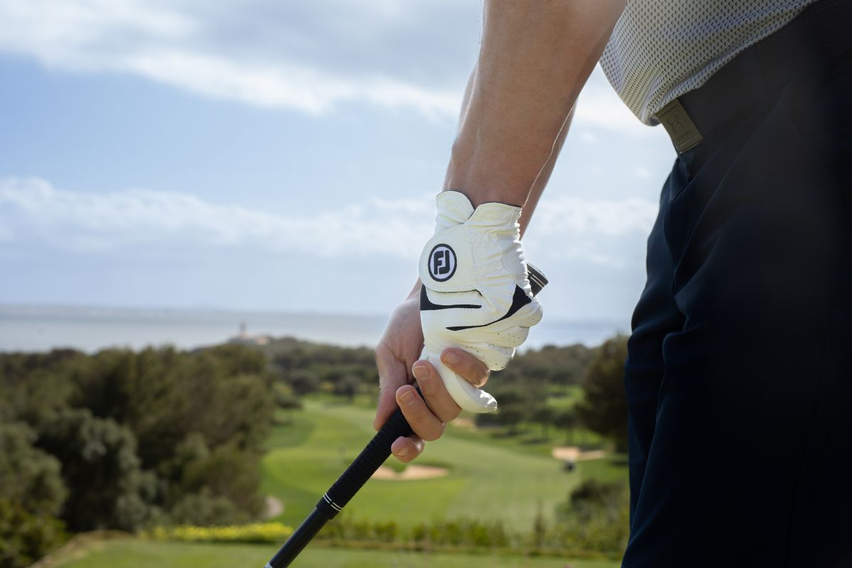 Guante de golf de piel o sintético: ¿cuál dura más?