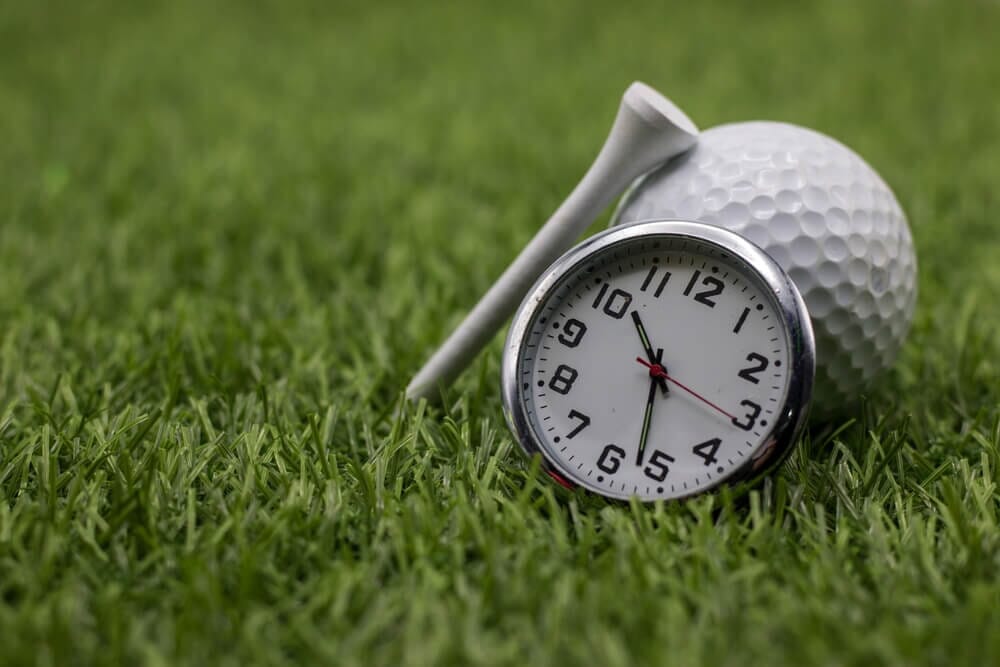 ¿Cuál es la duración media de una partida de golf? 9 o 18 hoyos